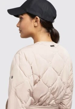 Khujo Yuna - Jas - War Pin 14 Khujo Yuna - Jas - War Pin -Winterjas Winkel 1400164e31144188b67afe8a4f15aff4 scaled