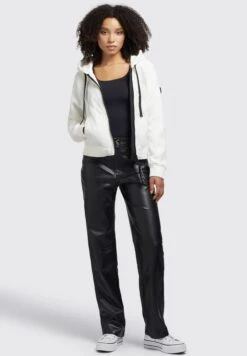 Khujo Maren - Jas - Naturweiß -Winterjas Winkel 1889e9bd68a94e6781b983284a245bdb scaled