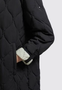 Khujo Sira - Jas - Schwarz -Winterjas Winkel 1a630e6a62be40699d72a1eec0e6d140 scaled