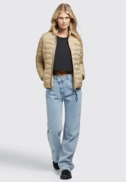 Khujo Eleni - Jas - Beige 11 Khujo Eleni - Jas - Beige -Winterjas Winkel 212cf397dc28426eaa074b68b4bf52bf scaled