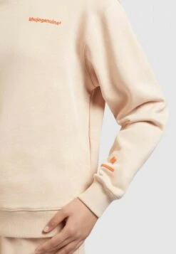 Khujo Esperanza - Sweater - Aprikot -Winterjas Winkel 2d96e7320cdc4d18a12f8e2650f82719 scaled