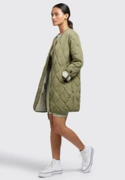 Khujo Sira - Jas - Olivgrün -Winterjas Winkel 3cc8e7e5765c4b86854ff140a02d1985 scaled