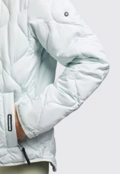 Khujo Alma - Jas - Blassgrün -Winterjas Winkel 3d8a73d1135c4d218d2b346d2203271a scaled