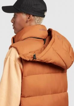 Khujo Magneta Matt - Bodywarmer - Orangebraun -Winterjas Winkel 42dae36c37534956bb03f29926d051e6 scaled