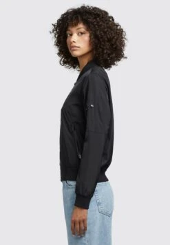 Khujo Stence2 - Bomberjacks - Schwarz 12 Khujo Stence2 - Bomberjacks - Schwarz -Winterjas Winkel 56d7f091fa0848f586cfba806f964e26 scaled