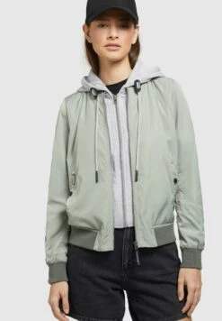 Khujo Persee - Lichte Jas - Blassgrün -Winterjas Winkel 6968f2090b174084a1c4e57bca3d756e scaled