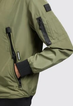 Khujo Astile2 - Bomberjacks - Olivgrün -Winterjas Winkel 7f0272f37f694818808aeaa55bb2c546 scaled