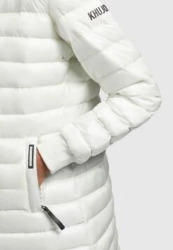 Khujo Greta Shiny - Jas - Cremeweiß 12 Khujo Greta Shiny - Jas - Cremeweiß -Winterjas Winkel 7f80f288ec494b44a4884e373a6389ad scaled