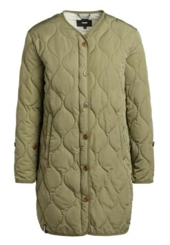 Khujo Sira - Jas - Olivgrün -Winterjas Winkel 88727195a5694c449ef364562b778352 scaled