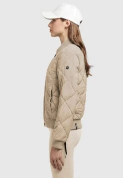 Khujo Leona - Bomberjacks - Beige -Winterjas Winkel 8b05536c77a4479282fd09d2545cb0c9 scaled