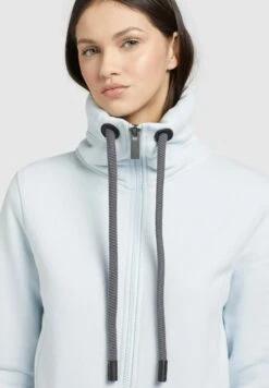 Khujo Tosta - Sweater Met Rits - Hellblau 11 Khujo Tosta - Sweater Met Rits - Hellblau -Winterjas Winkel 8f6de69aba834e65bca09dc973c828dc scaled