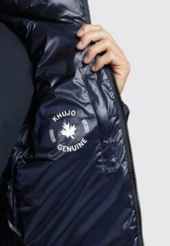 Khujo Percy Shiny - Jas - Dunkelblau -Winterjas Winkel 8fbe747c34bf469d9ae1a9e7de1afd49 scaled