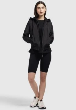 Khujo Persee - Jas - Schwarz -Winterjas Winkel 92a5fa95583a48fa8d9cd465b209b3c4 scaled