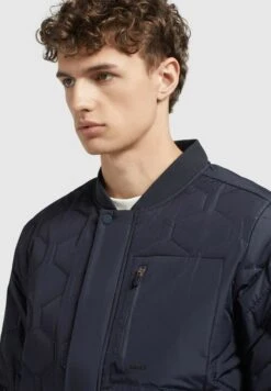 Khujo Carlson - Jas - Dunkelblau -Winterjas Winkel 9c365937b5d848a4a1a6dade84f43f58 scaled