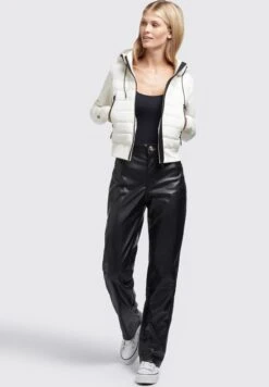 Khujo Dalis Shiny - Jas - Cremeweiß -Winterjas Winkel a9f0aa013bbb4616808d3a1ddc6eb84b scaled