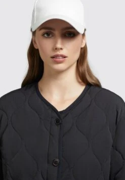 Khujo Sira - Jas - Schwarz -Winterjas Winkel b1ba29f32f6042f6937a0e667ff3f682 scaled