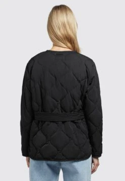 Khujo Yuna - Jas - Schwarz 10 Khujo Yuna - Jas - Schwarz -Winterjas Winkel c1d3889da0f6442aaaff3e032532630d scaled