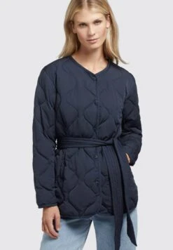 Khujo Yuna - Jas - Dunkelblau -Winterjas Winkel c401fe52b40b46f28811d7a45d189211 scaled