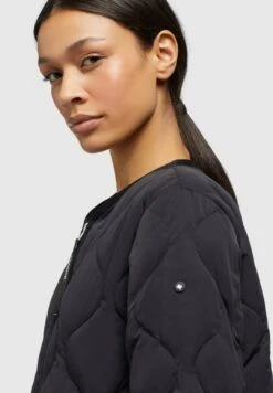 Khujo Alma - Jas - Schwarz -Winterjas Winkel c950fc2e7b8043b4abf74d2bf6c19c96 scaled