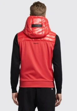 Khujo Wemo Shiny - Bodywarmer - Rot -Winterjas Winkel d976838f6b454ee29a8588f7a33d6a5b scaled
