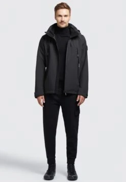 Khujo Adam - Regenjas - Schwarz -Winterjas Winkel dc35432e4a8a4a6b8ce63bc50bd6b4e7 scaled