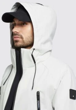 Khujo Adam - Regenjas - Hellgrau -Winterjas Winkel f2ed6511727a4d16ae89f9269239cf96 scaled