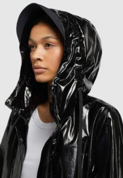 Khujo Alecia - Trenchcoat - Schwarz -Winterjas Winkel f698e9a991374d36ac0d95f08650c8ab scaled