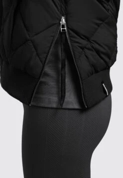 Khujo Leona - Bomberjacks - Schwarz -Winterjas Winkel f6f6f685aeb04b109b67bba592eb463b scaled